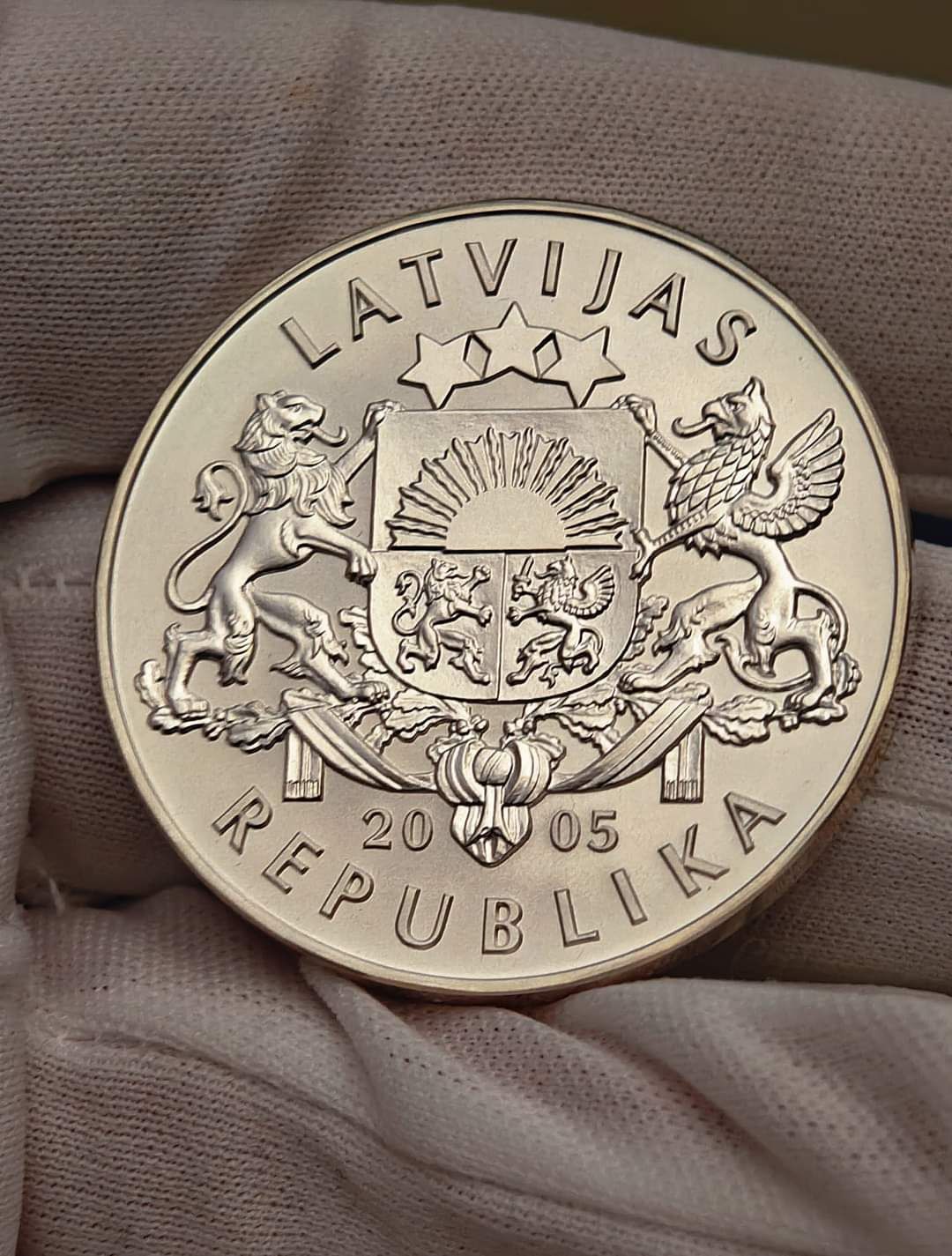 1 Лат 2005р. 1 унція срібла. Повний комплект. Сертифікат. Капсула.