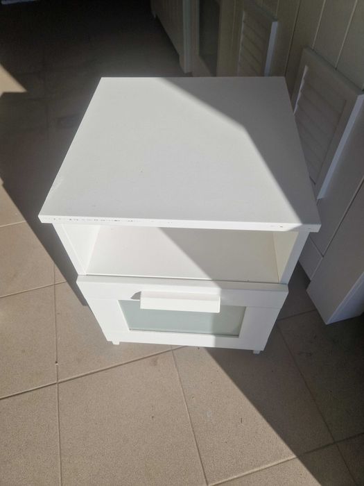 Szafka Nocna IKEA BRIMNES – Biała z Przeszkleniem