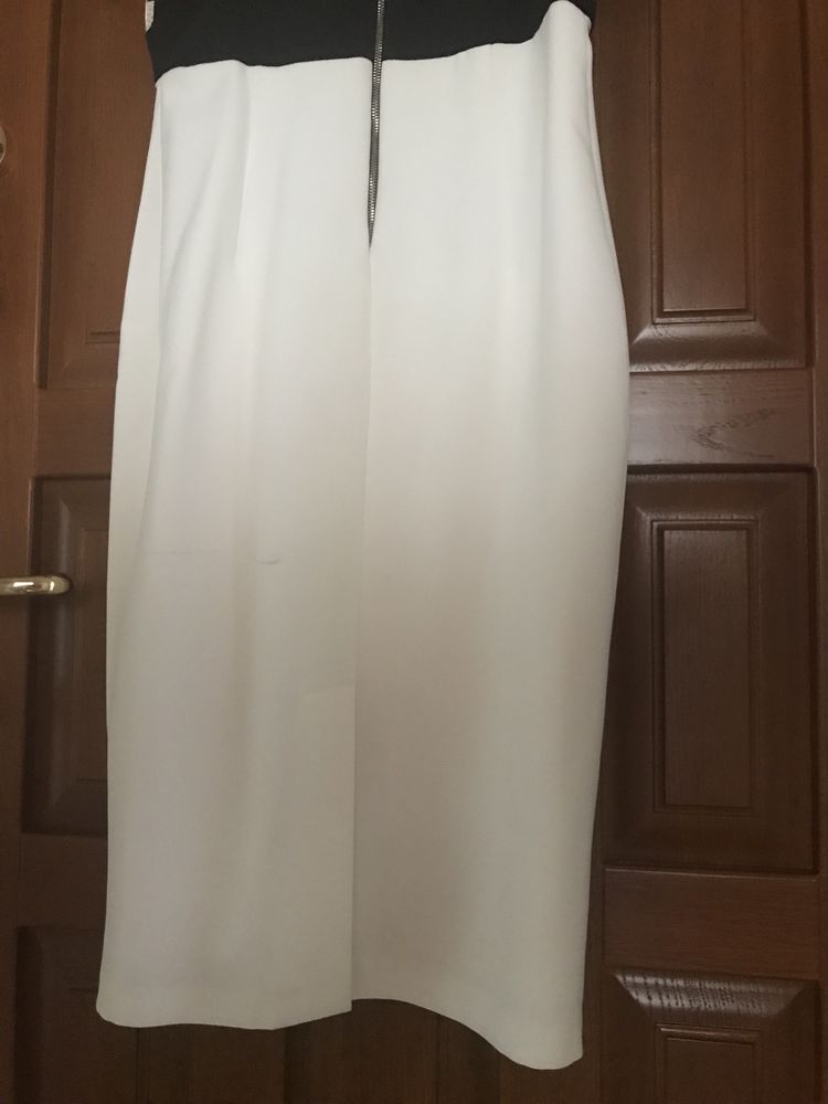 Włoska sukienka r.42. Biała, ołówkowa.