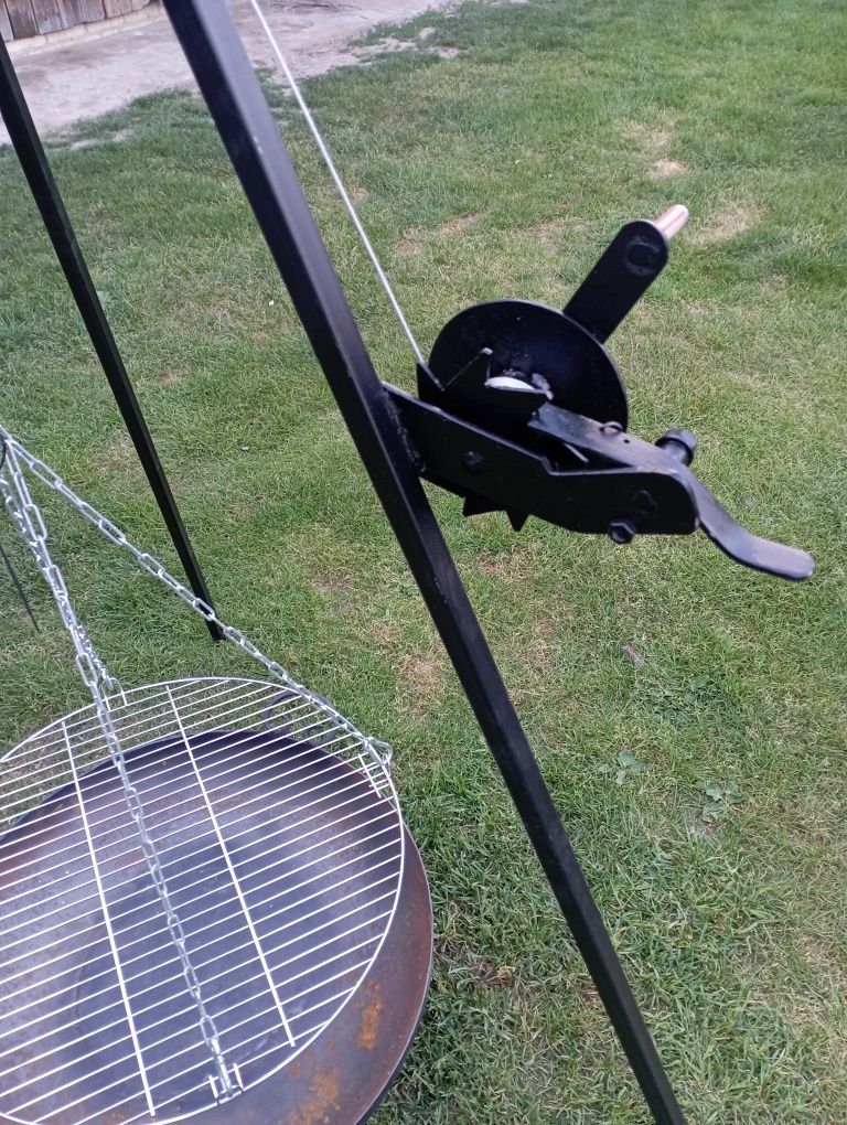Grill ogrodowy  ogniskowy - trójnóg z rusztem