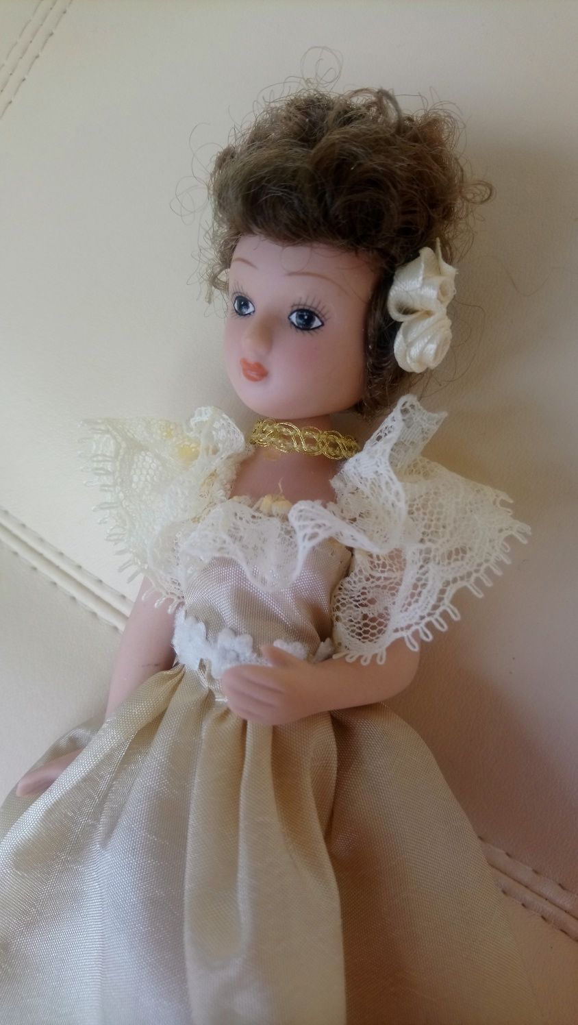 Фарфоровая кукла, порцелянова лялька, фарфорова лялька