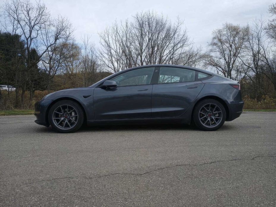 Tesla Model 3      2023