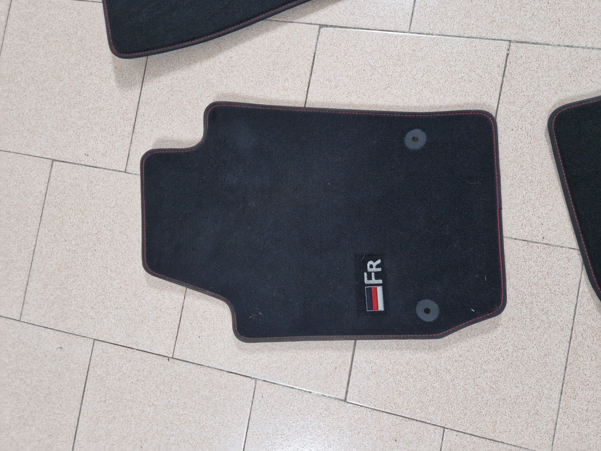 Tapetes Seat Ibiza 6J veludo FR