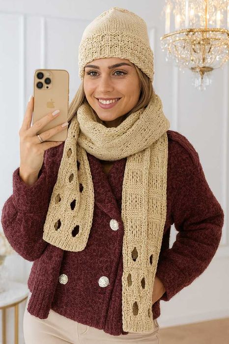 Beżowy wełniany komplet czapka i szalik na zime na prezent