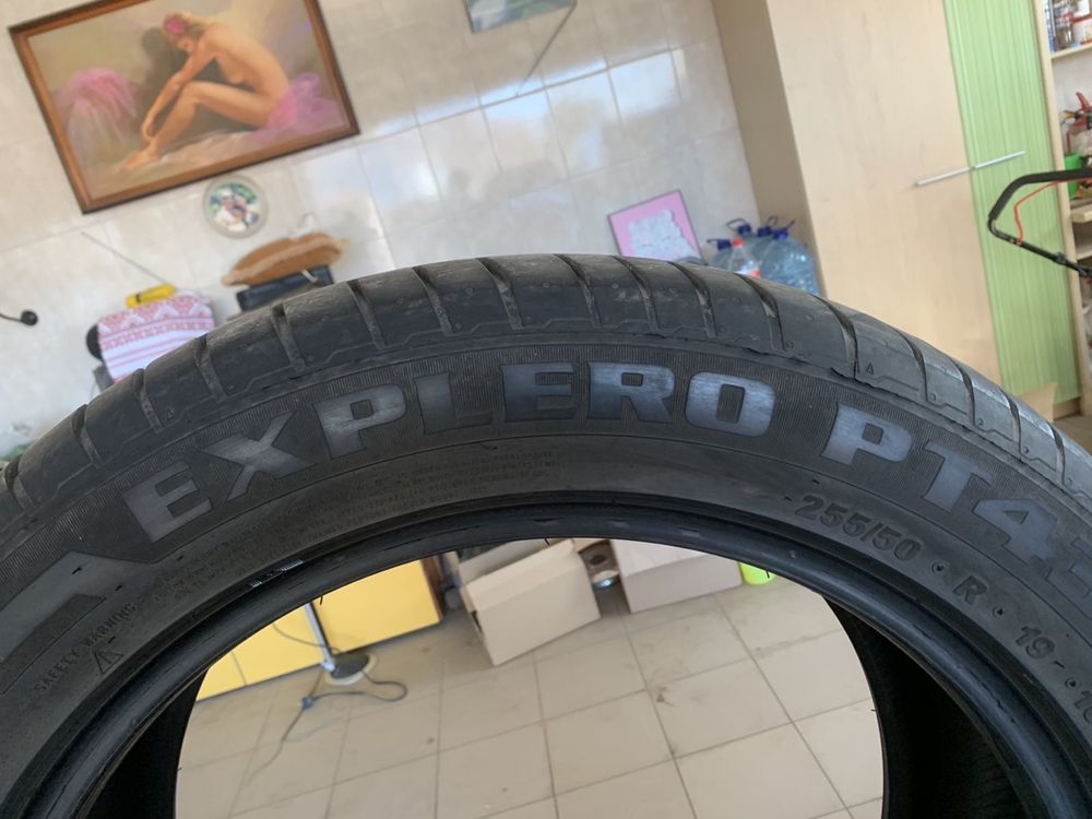 Продам комплект шин новые 255/50/R19 лето