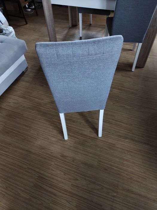 Stół plus 4 krzesla
