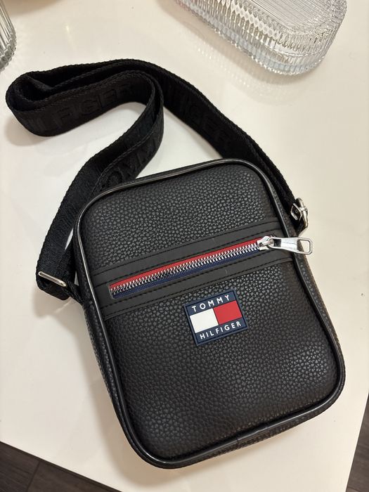 Męska torba na ramię z ekoskory z regulowanym paskiem Tommy Hilfiger