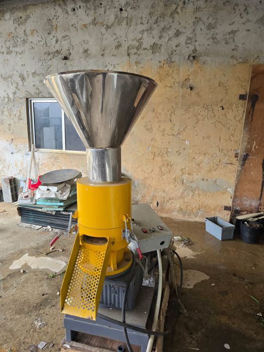 Produção REAL de pellets de madeira - 300-350Kg/hora.