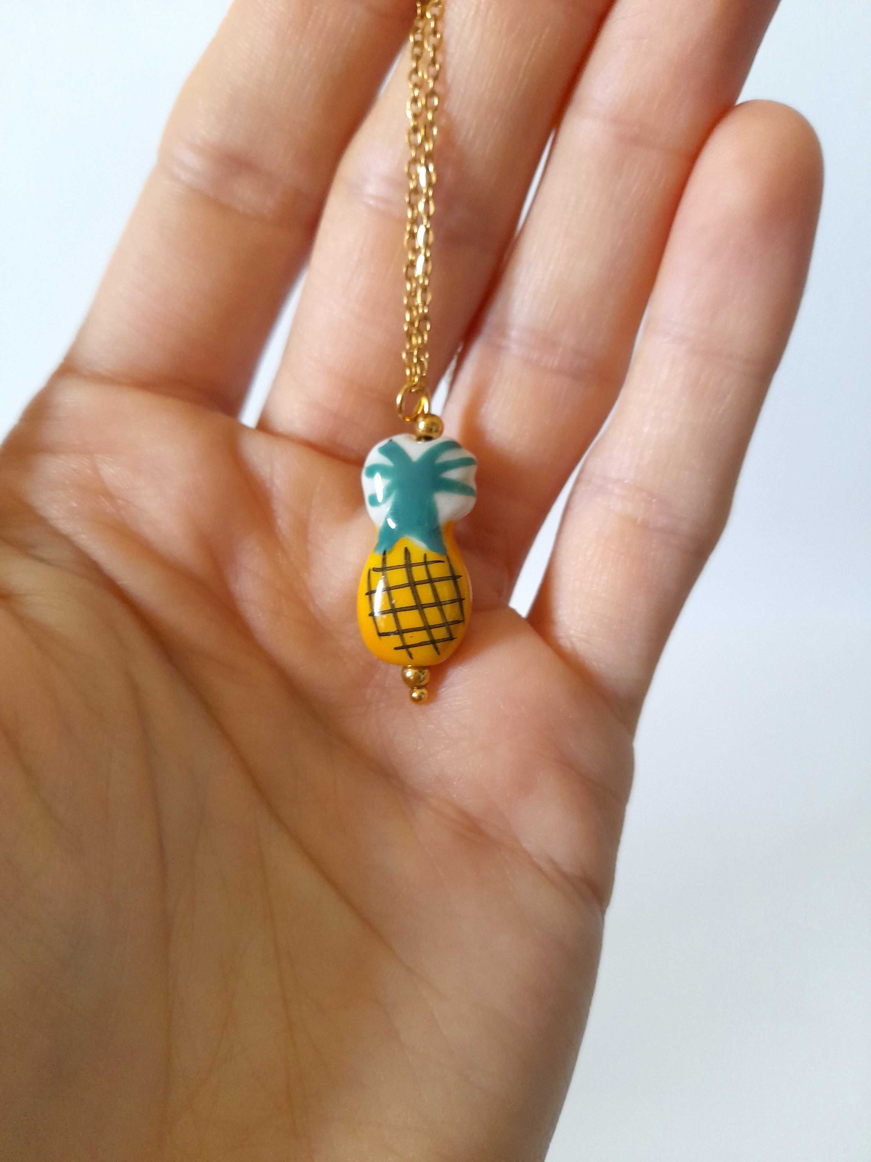 Colar ananás aço inoxidável com banho de ouro