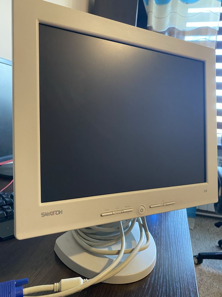 Monitor komputerowy samtron