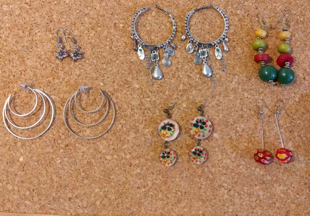 Conjunto de bijuteria - aneis, brincos, colares, bracelete