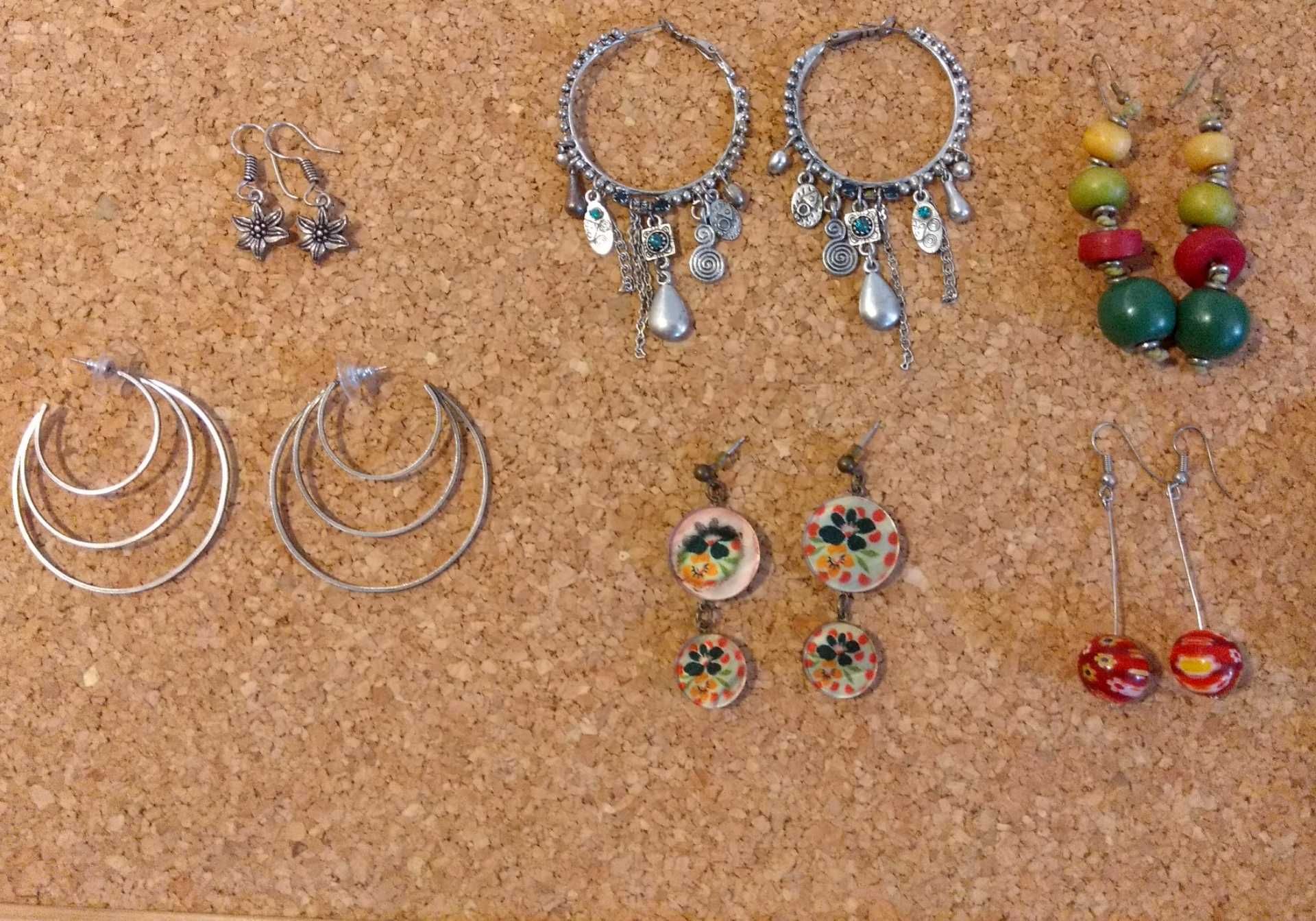 Conjunto de bijuteria - aneis, brincos, colares, bracelete