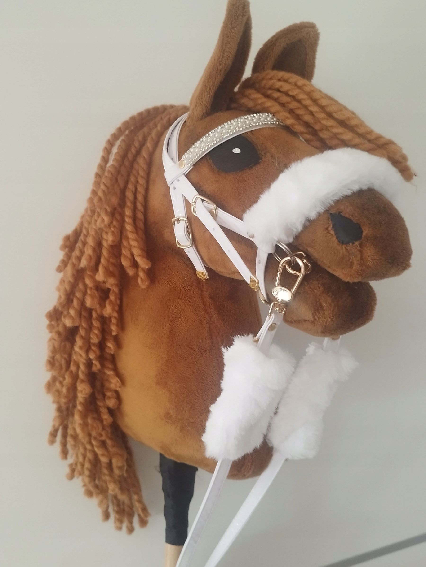 hobby horse A3 ogłowie dla hh z futerkiem biały kryształki