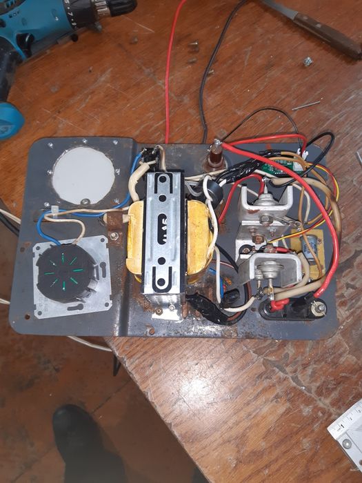 Зарядне устройство 12 в ВЗА-10-69-У2