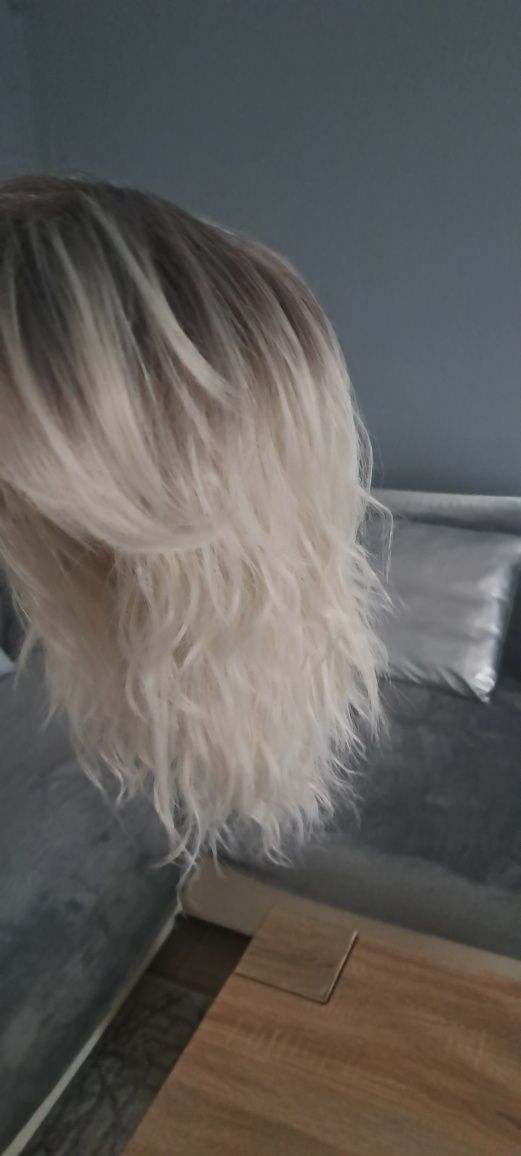 Peruka ze zdjęcia platynowy blond
