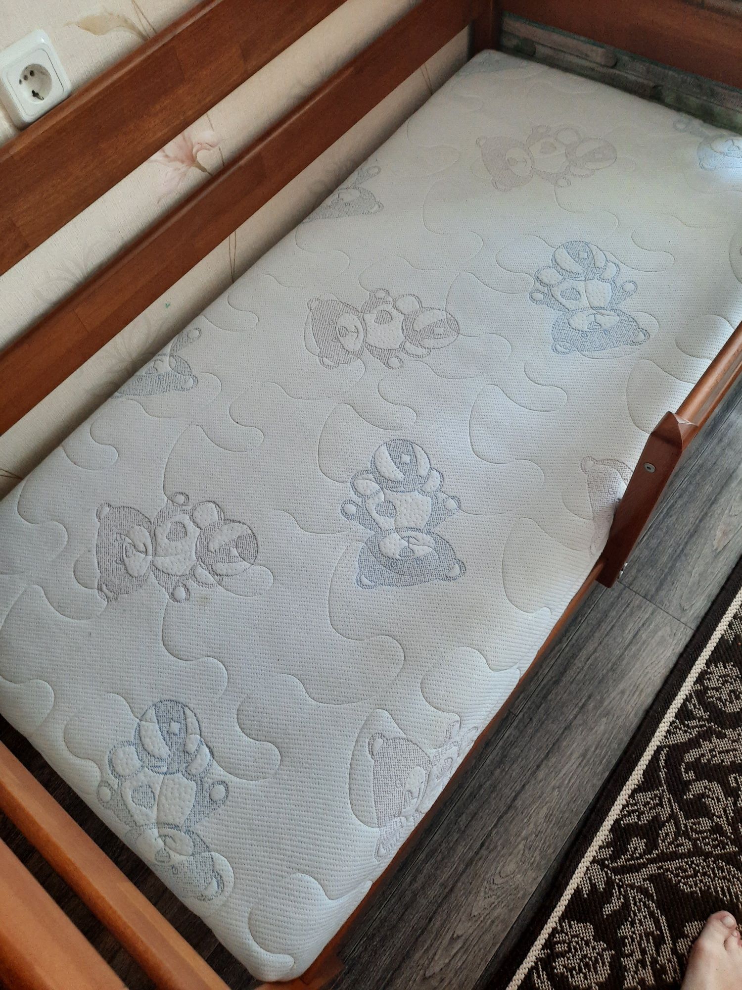 Кроватка детская с бортиком,  от 2 лет