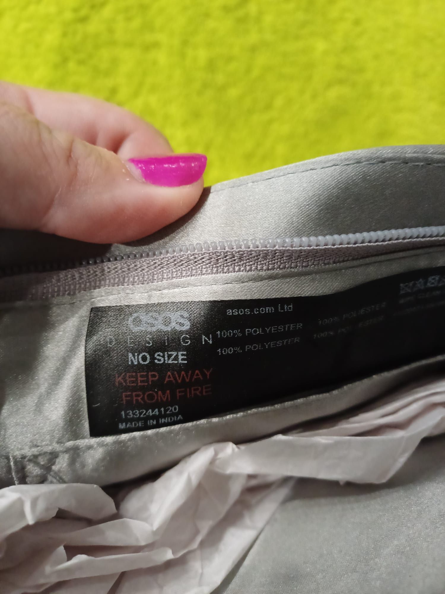 Srebrna cekinowo koralikowa kopertówka Asos