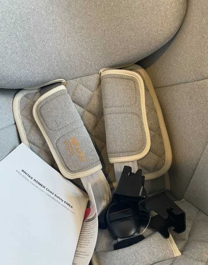 Авто-Кресло Britax Romer Dualfix M i-size Nordic Grey
