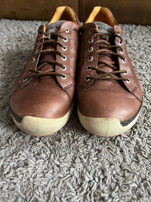 Кроссовки фирмы Ecco