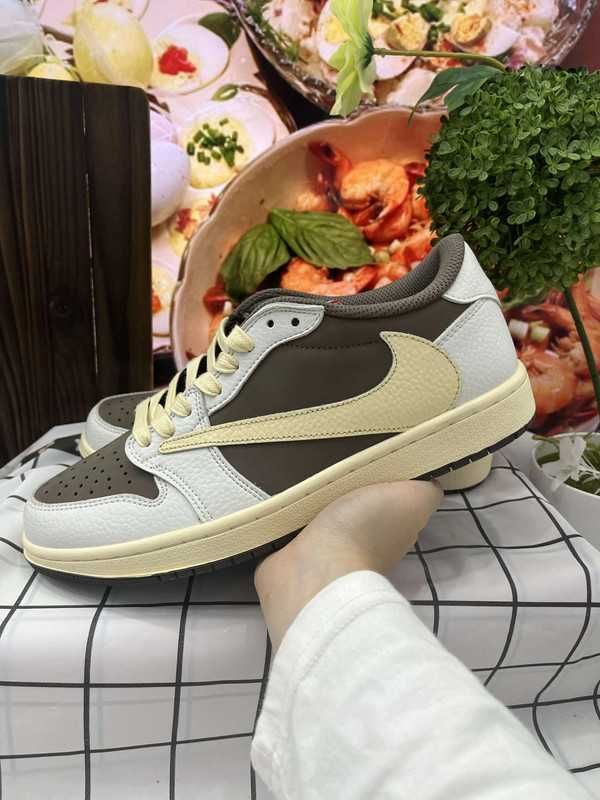 Jordan 1 Retro Low OG SP Travis Scott Reverse Mocha R.39