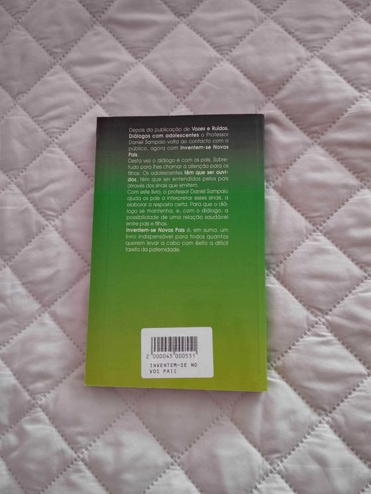 Livro Inventem-se Novos Pais, de Daniel Sampaio
