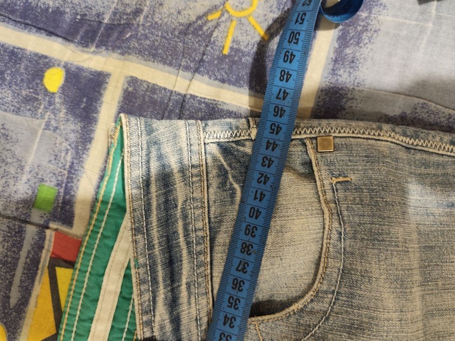 Джинсовий длиные шорты в хорошем состоянии