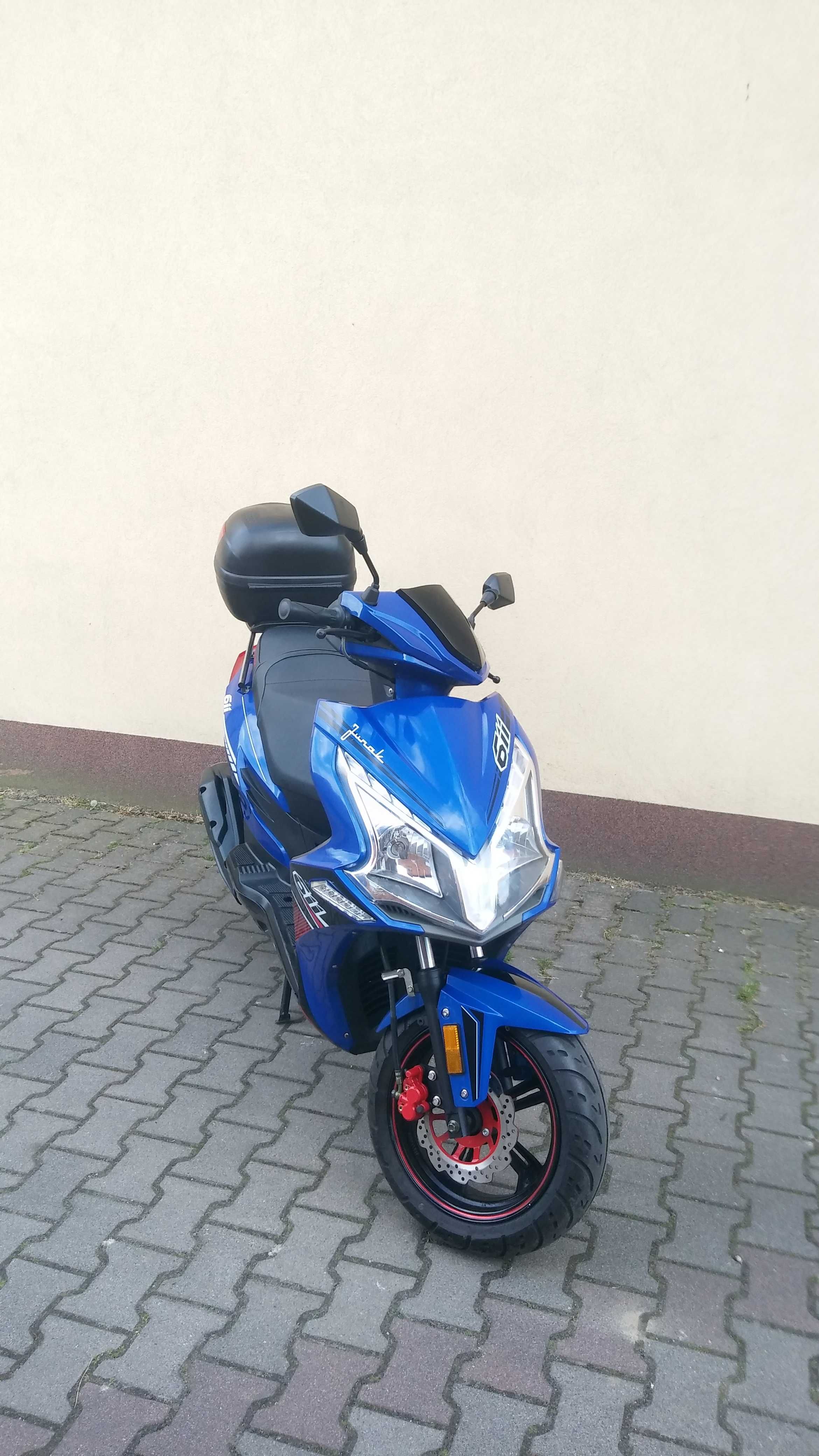 Sprzedam motocykl skuter  JUNAK 611 125  4 T stan idealny Jak Nowy