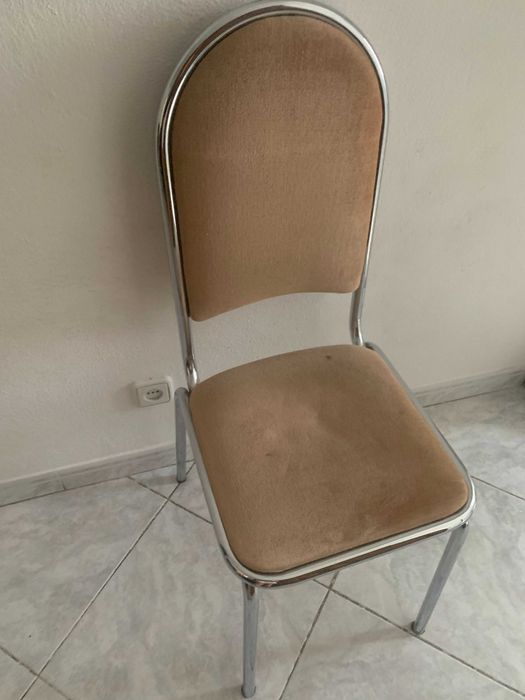 Cadeiras usadas para sala de refeições