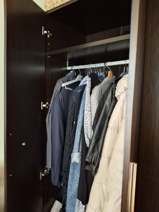 Sprzedam szafę czterodrzwiową w kolorze wenge