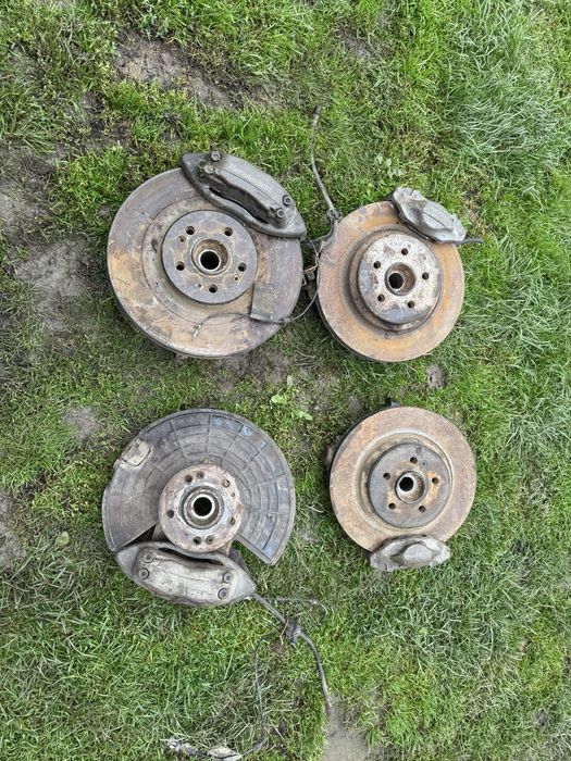 Продам супорта передние  задні brembo Мерседес Мл163 орігинал