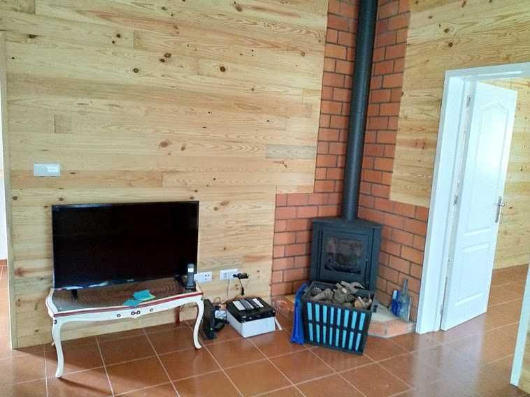 Arrenda-se moradia com 2 quartos