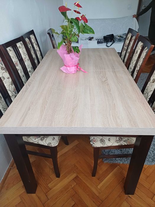 Stół rozkładany i krzesła