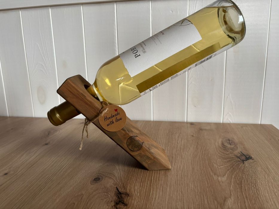 Lewitujący stojak na wino