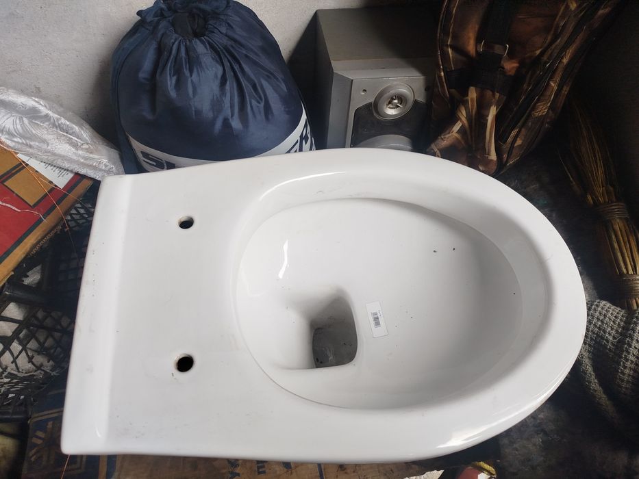 Продам підвісний унітаз новий