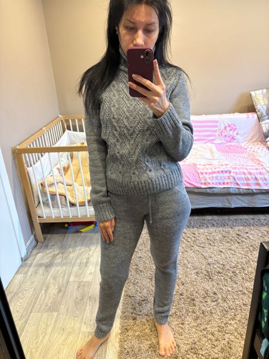 Теплий в’язаний костюм