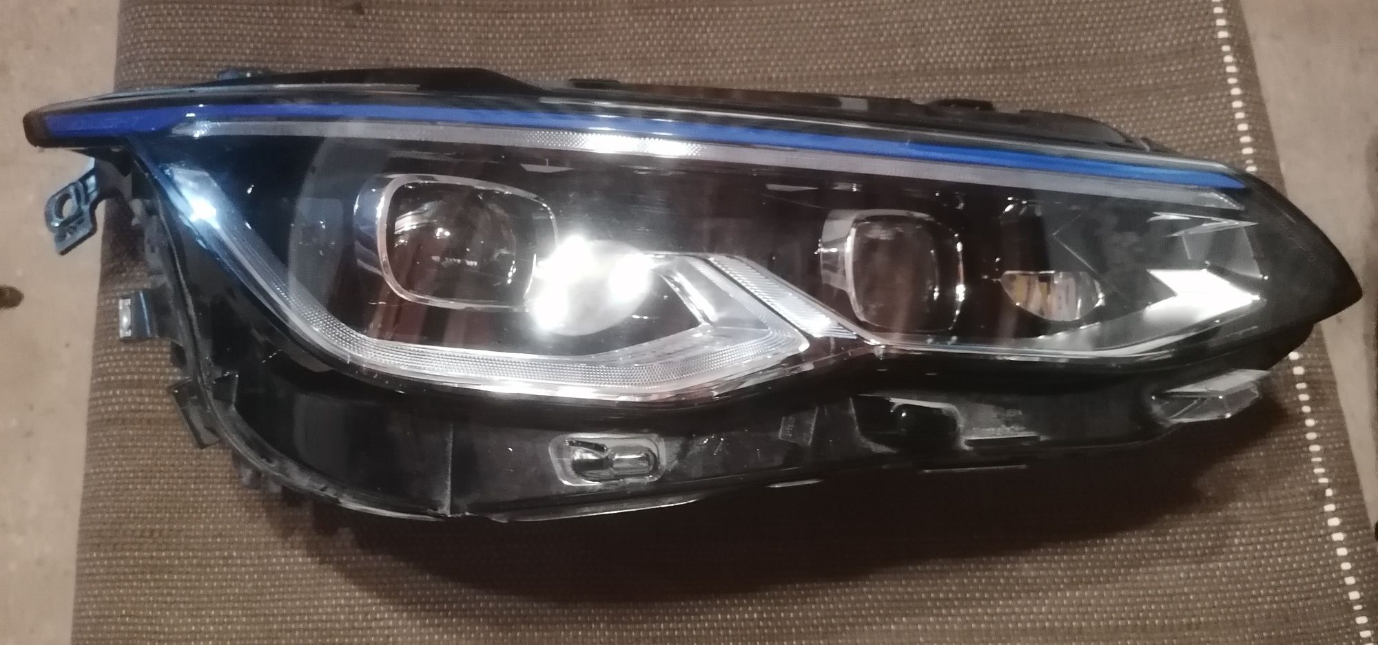 Vendo Farol Direito VW Golf 8 GTE  MATRIX LED