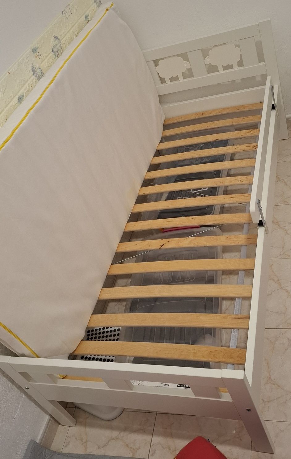 Cama infantil e colchão