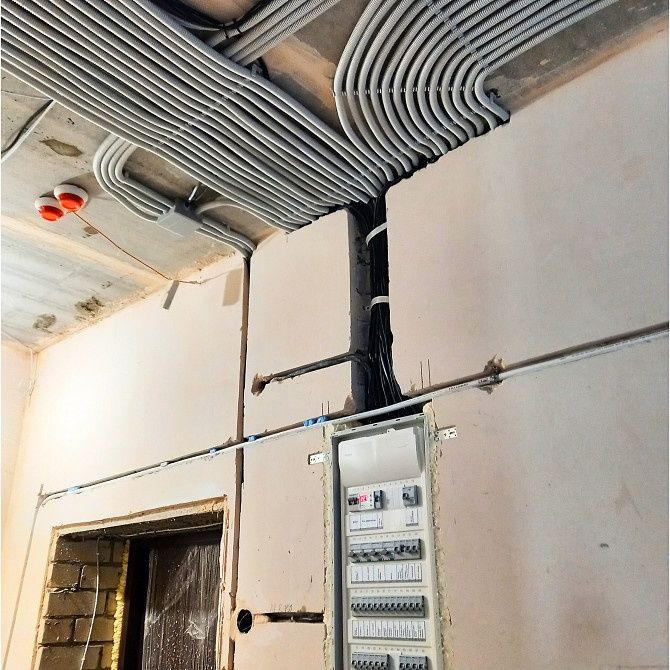 Алмазна різка штроб під єлектро та сантехнічні комунікації