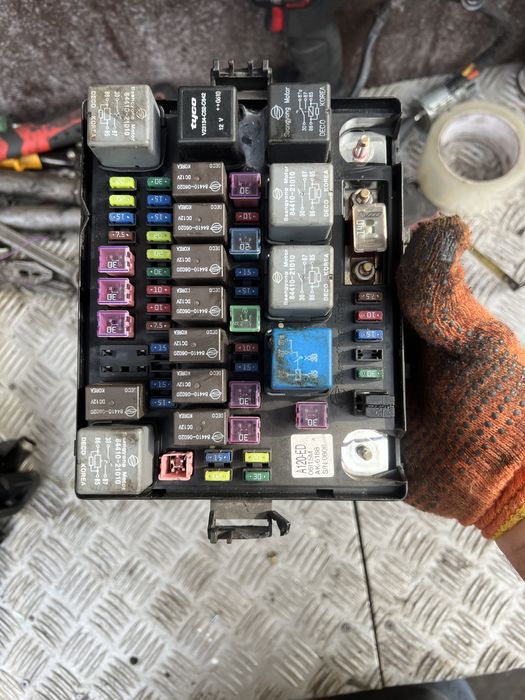 Блок предохранителей SsangYong Rodius 2008 Санг Йонг Родиус