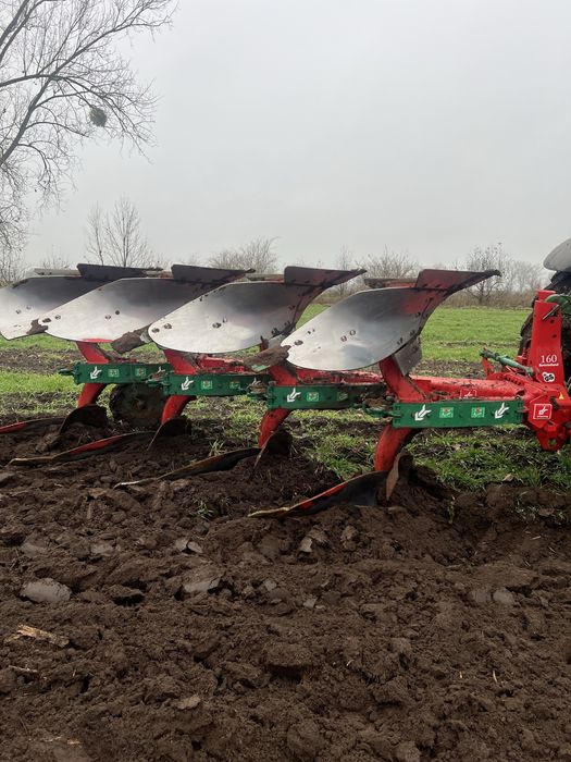 Pług obrotowy Kverneland F160 – 4 skiby, resor