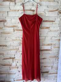 Czerwona sukienka szyfonowa maxi plus size ze zdobieniem