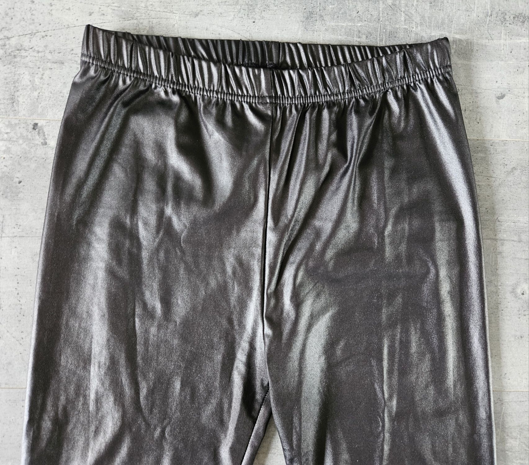 Czarne woskowane legginsy m
