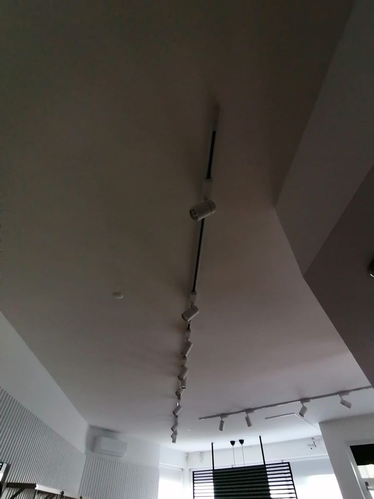 Focos e calhas loja
