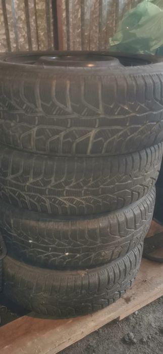 Opony zimowe  175/65/14 koła Yaris