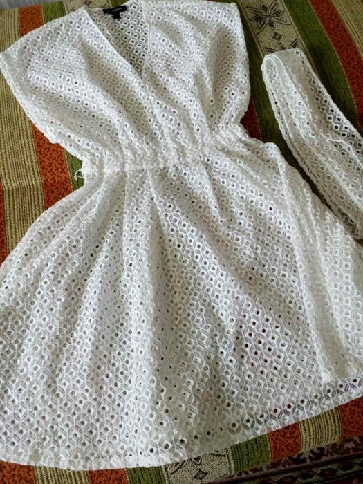 Белое платье с поясом