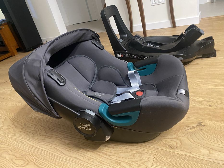 Britax Romer Baby-safe iSense fotelik samochodowy z bazą w zestawie
