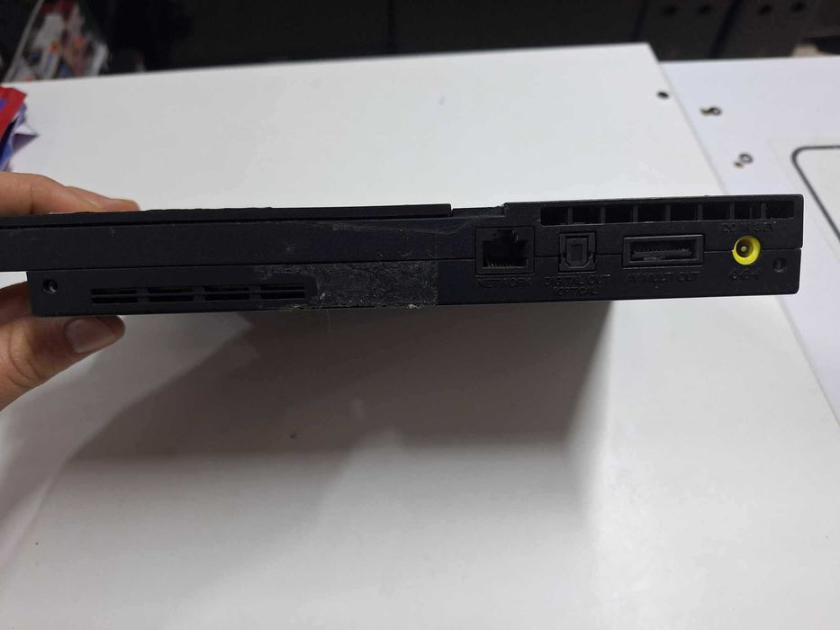 Uszkodzona konsola Sony Play Station 2 
SCPH-75004