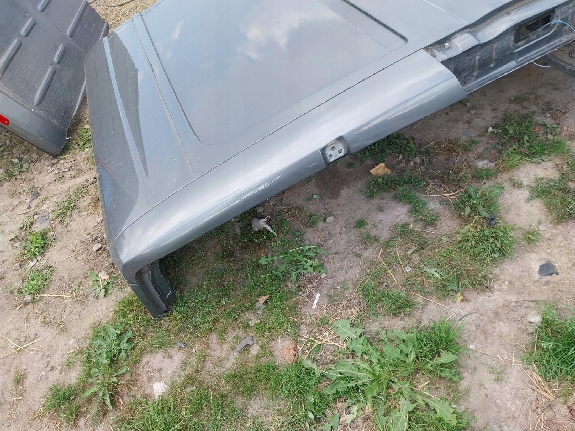 Mercedes W910 W907 Sprinter Blotnik Tylny Prawy Cwiartka Tyl