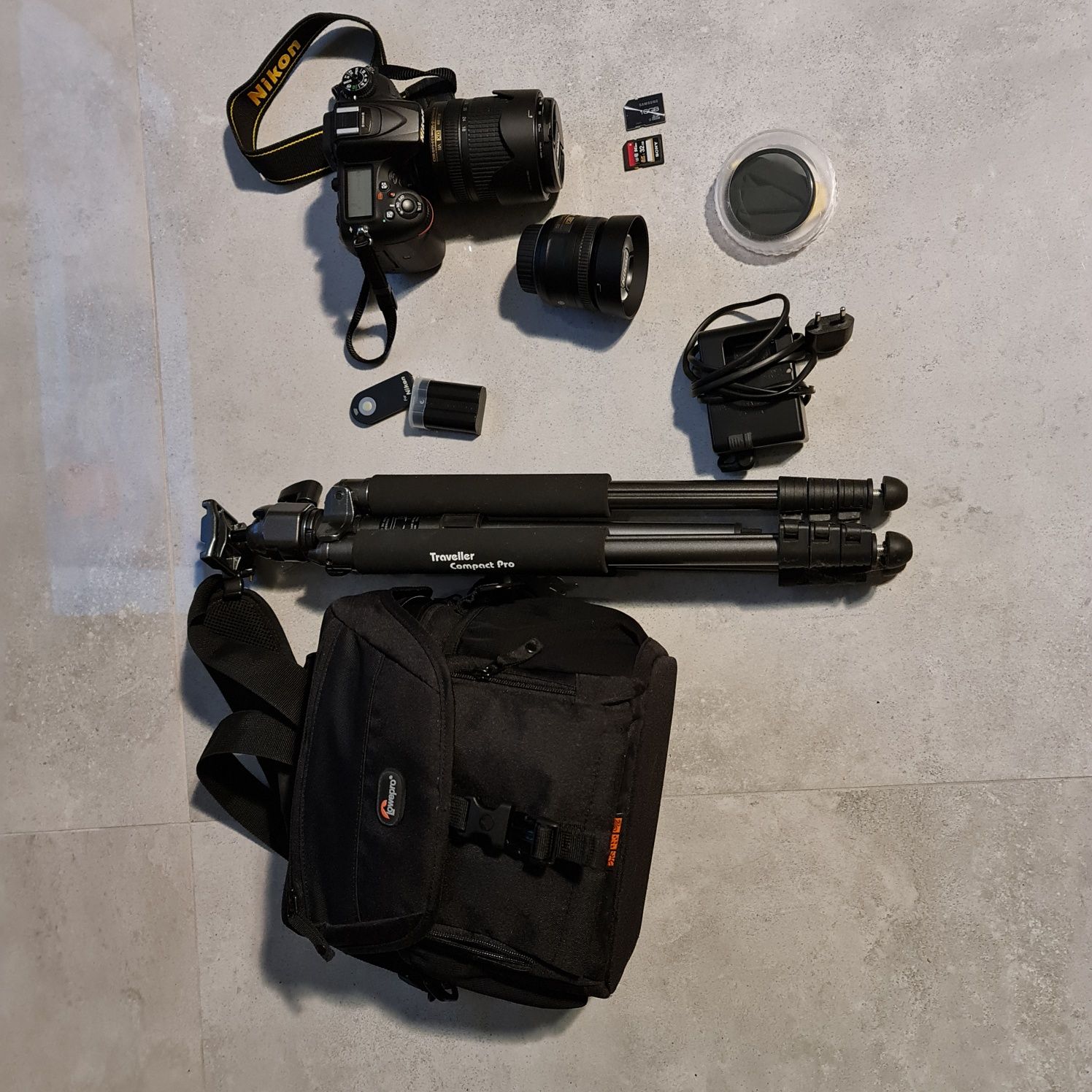 Nikon D7200 + dwa obiektywy nikkor 18-140 oraz 35, torba, statyw