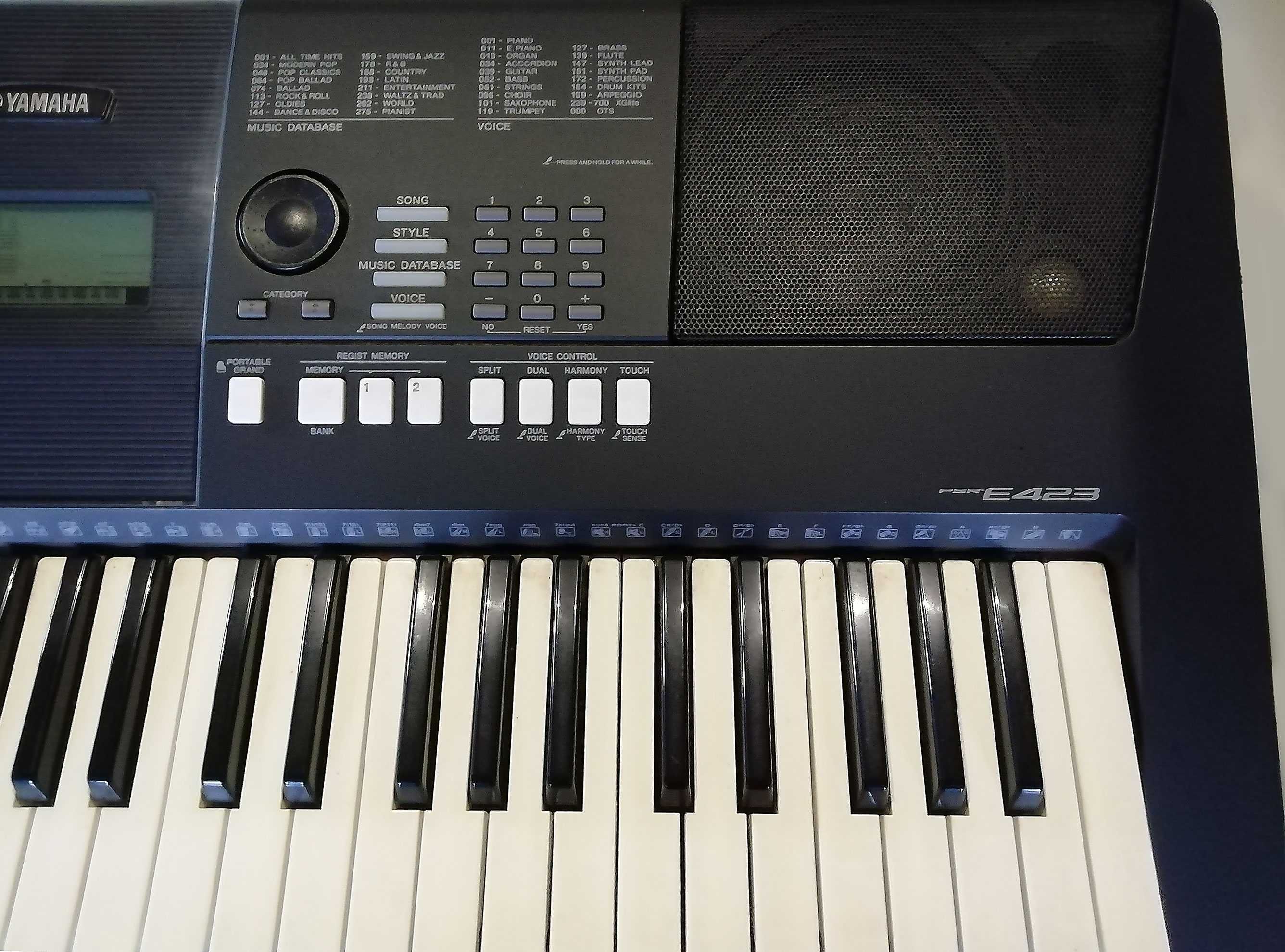 Teclado Yamaha PSR E423 com Suporte, Imaculado, em Embalagem Original